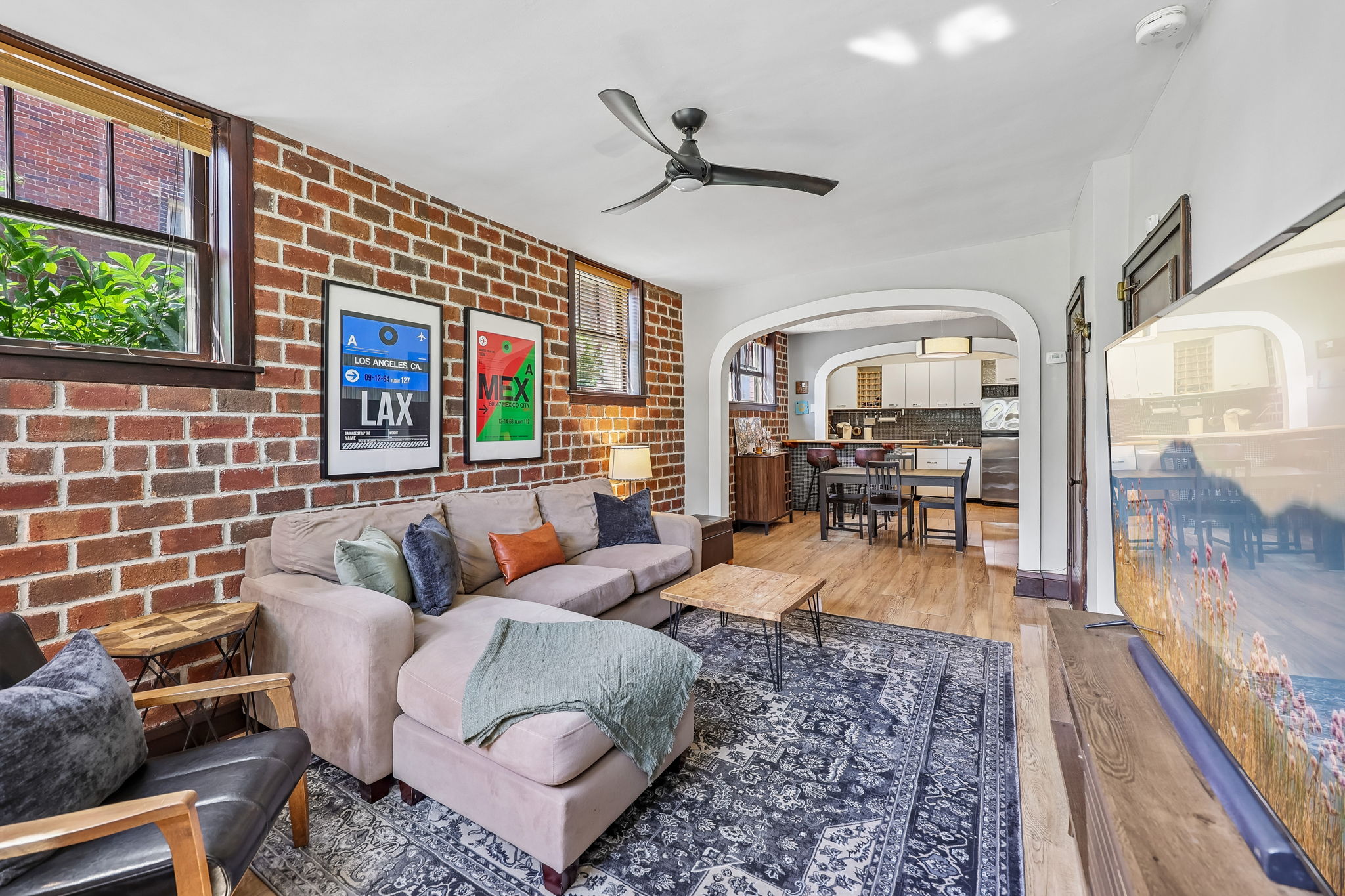 Bryant Ave S 5-2405-903