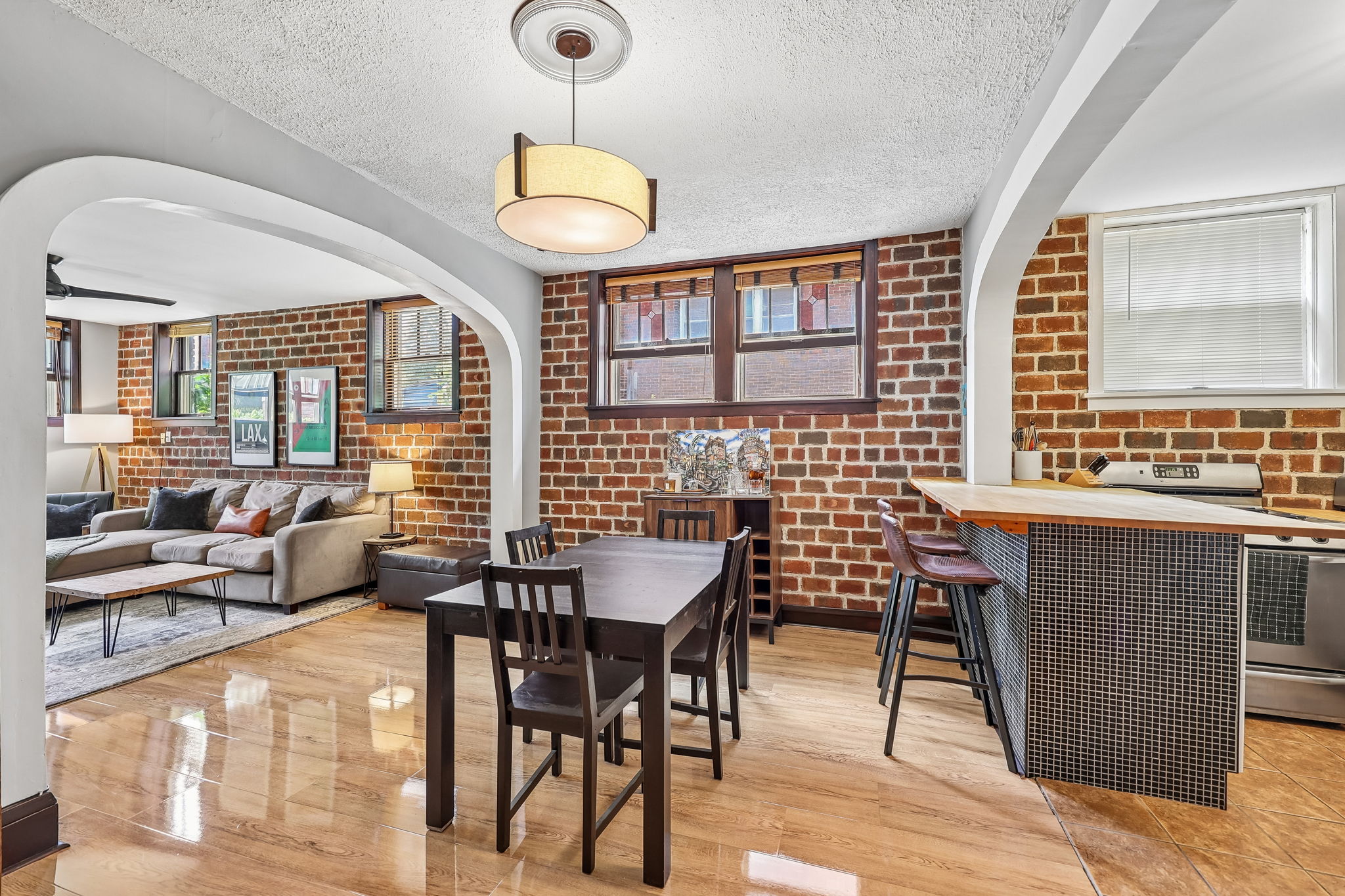 Bryant Ave S 5-2405-909