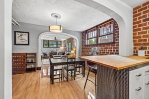 Bryant Ave S 5-2405-910