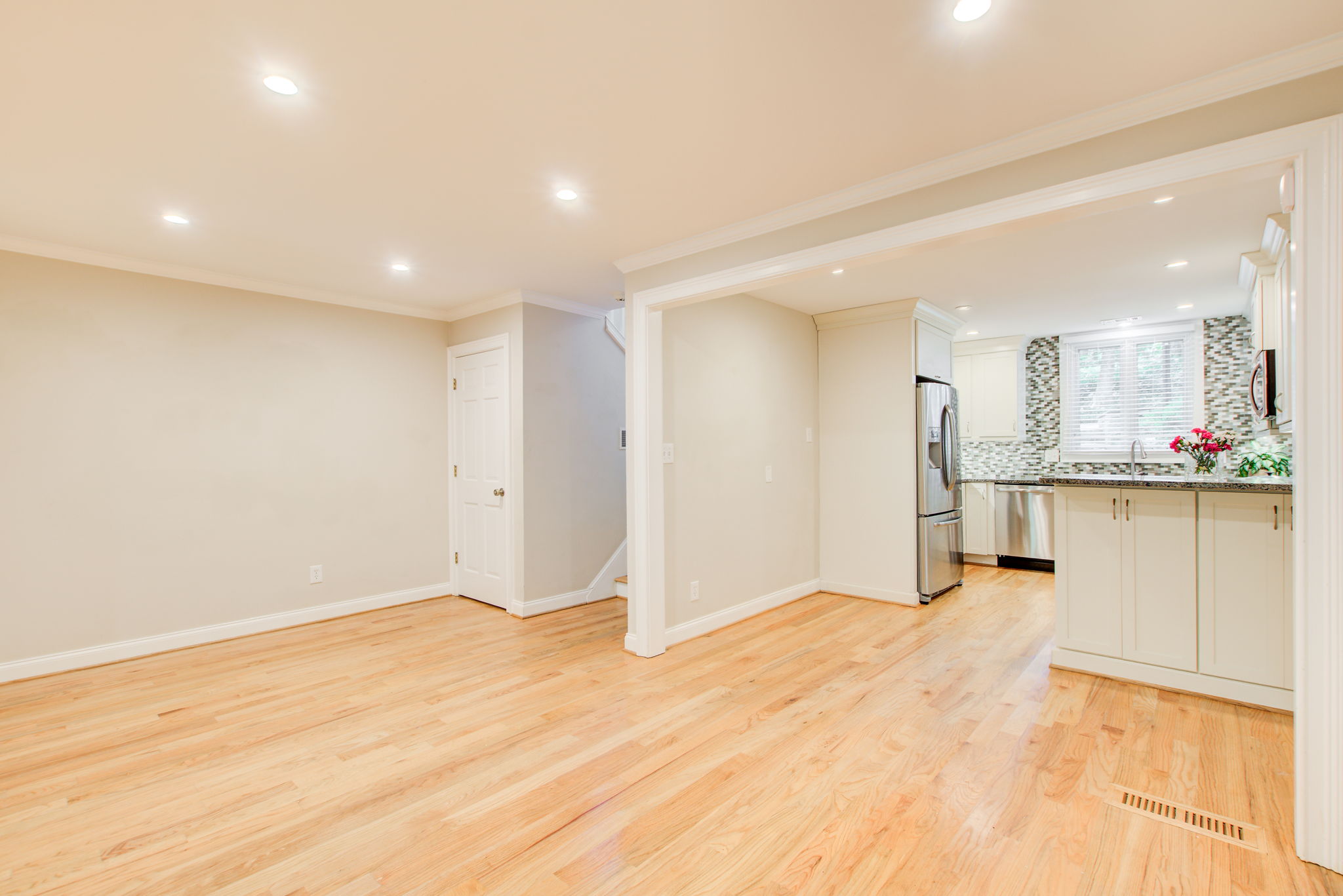 9 Dining C w Kitchen