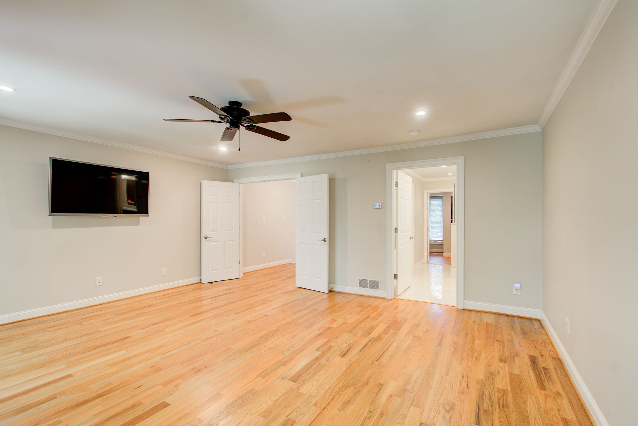 23 Main BR B w En Suite View