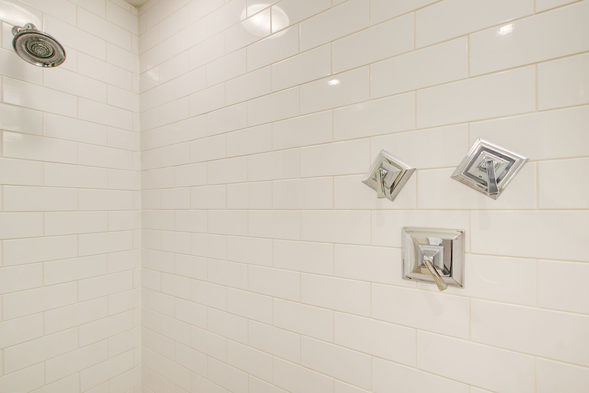 25 Main BR En Suite B Shower Detail