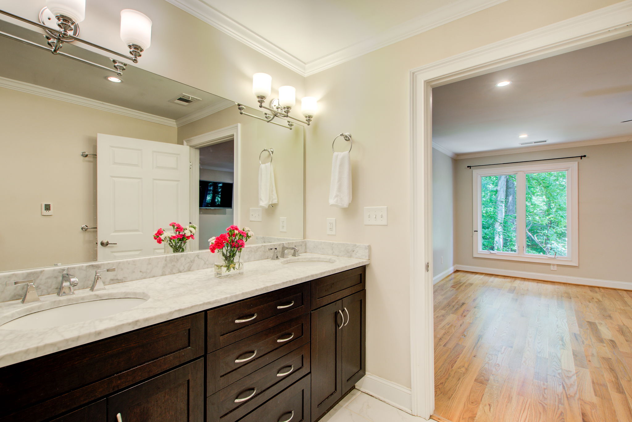 29 Main BR En Suite D w BR View