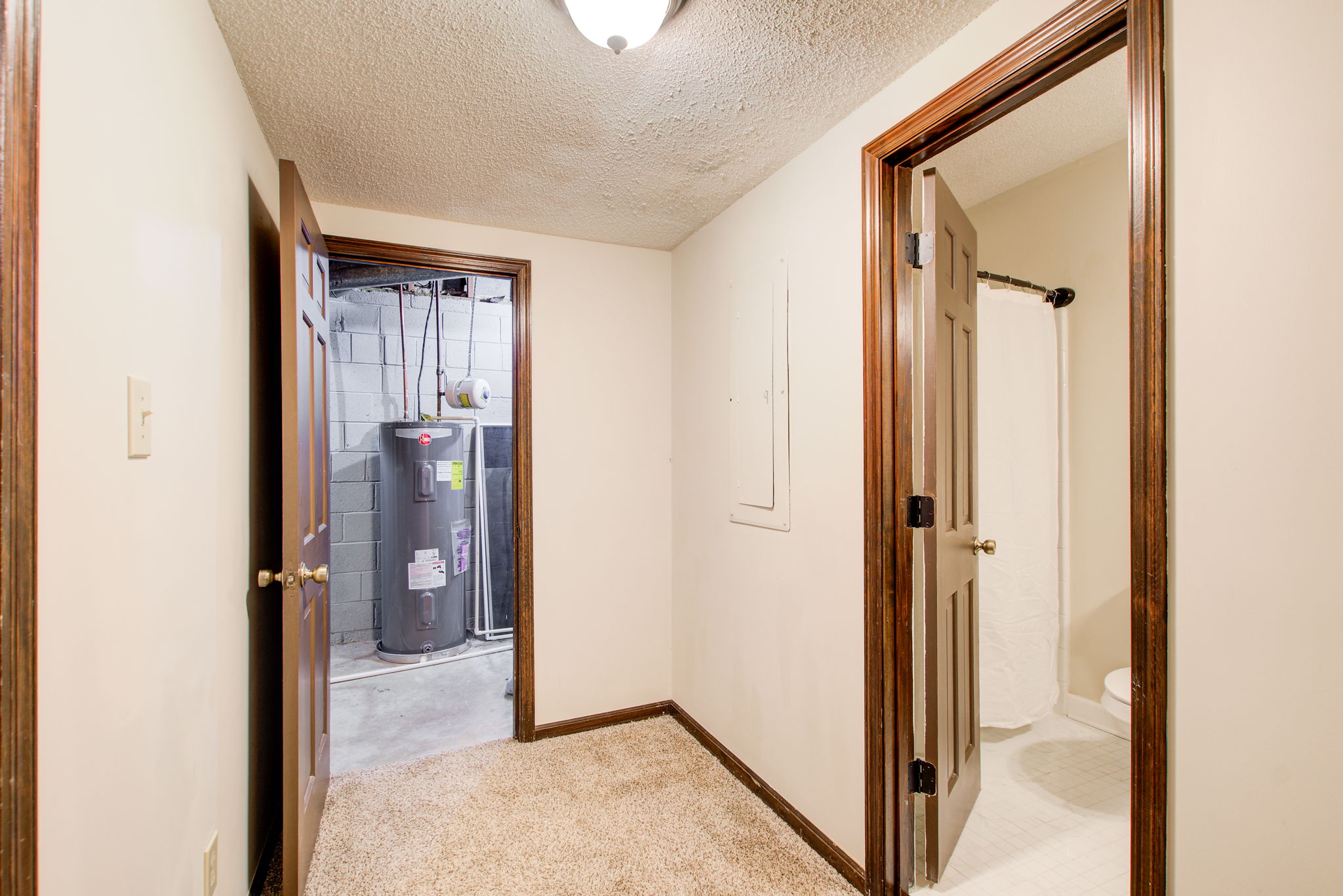 40 Terrace Level Storage Full Bath Split