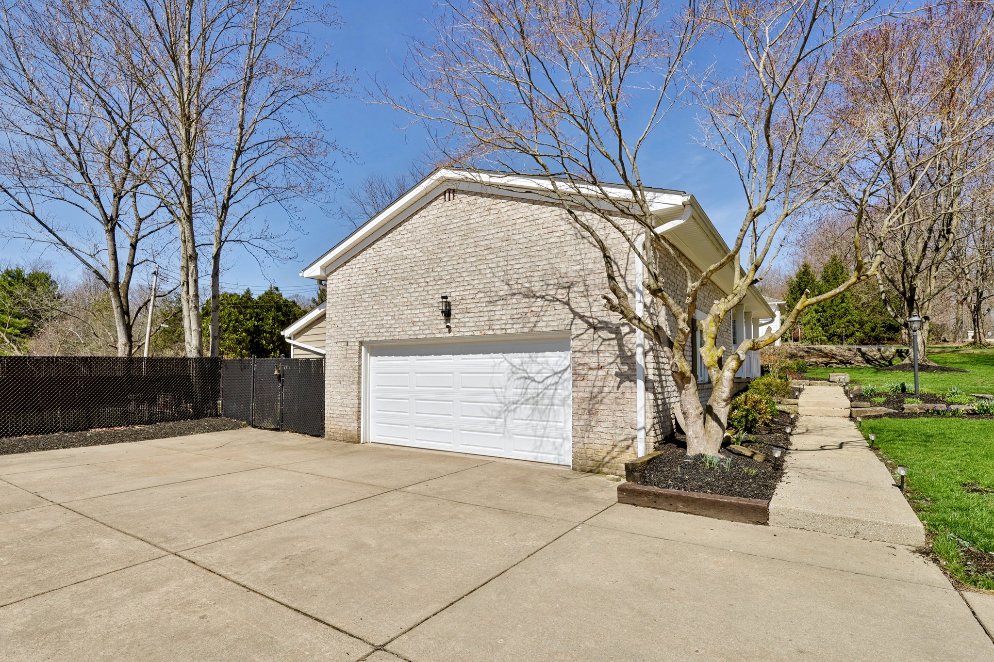 Fairway Dr-S2503-002.jpg