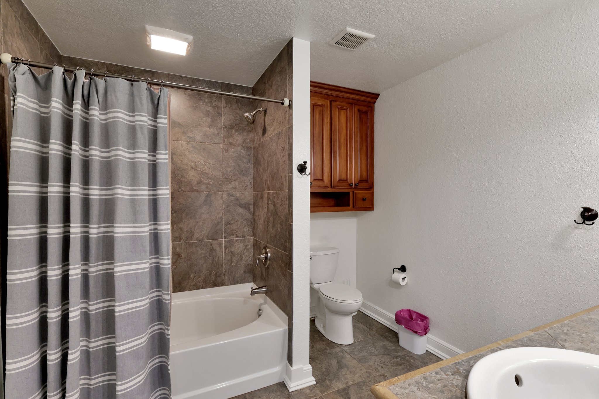 Fairway Dr-S2503-063.jpg