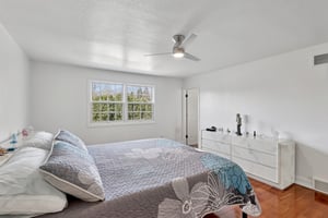 Fairway Dr-S2503-050.jpg