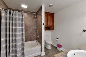 Fairway Dr-S2503-063.jpg