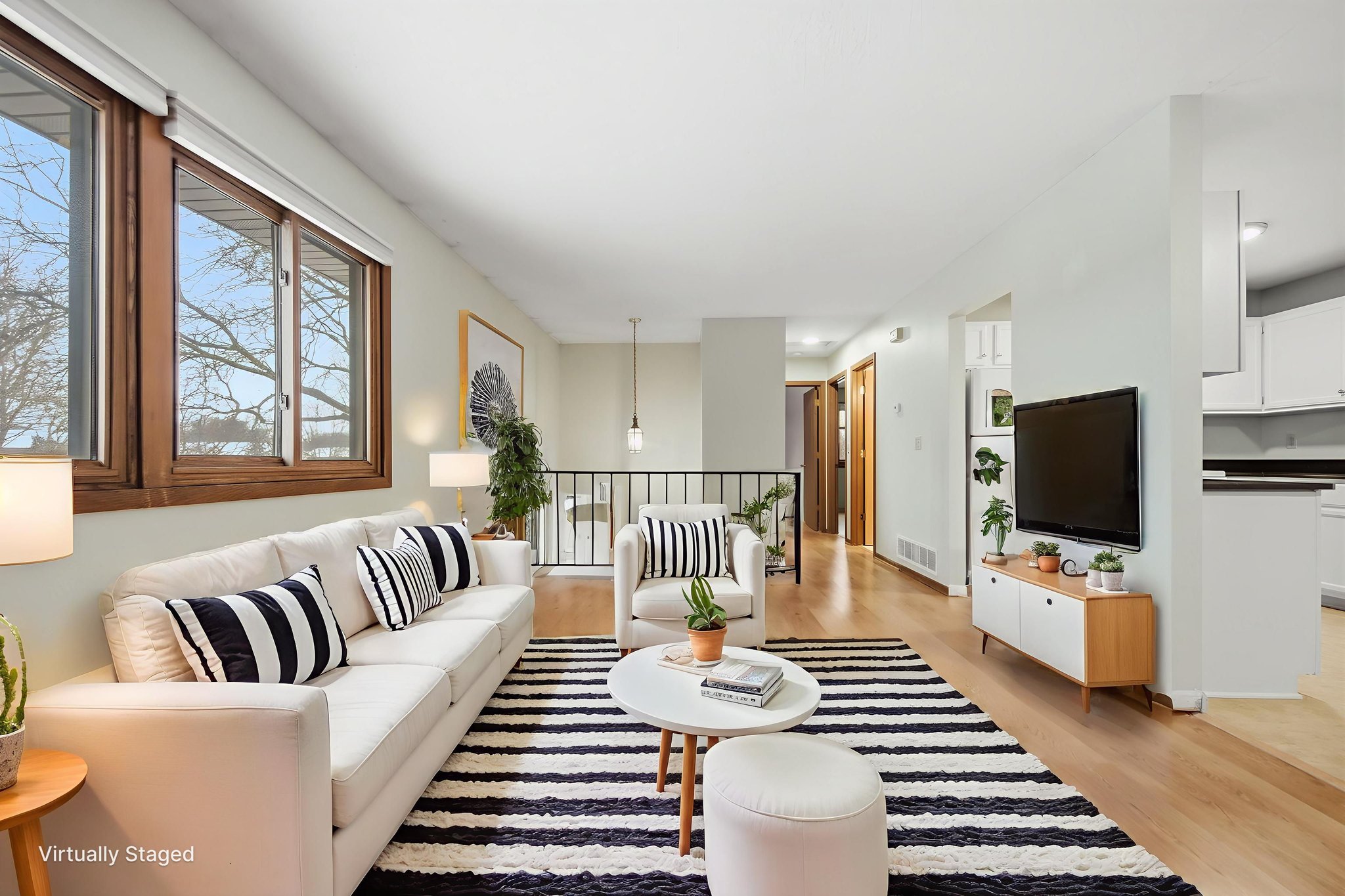 DSC08911 virtually staged.jpeg