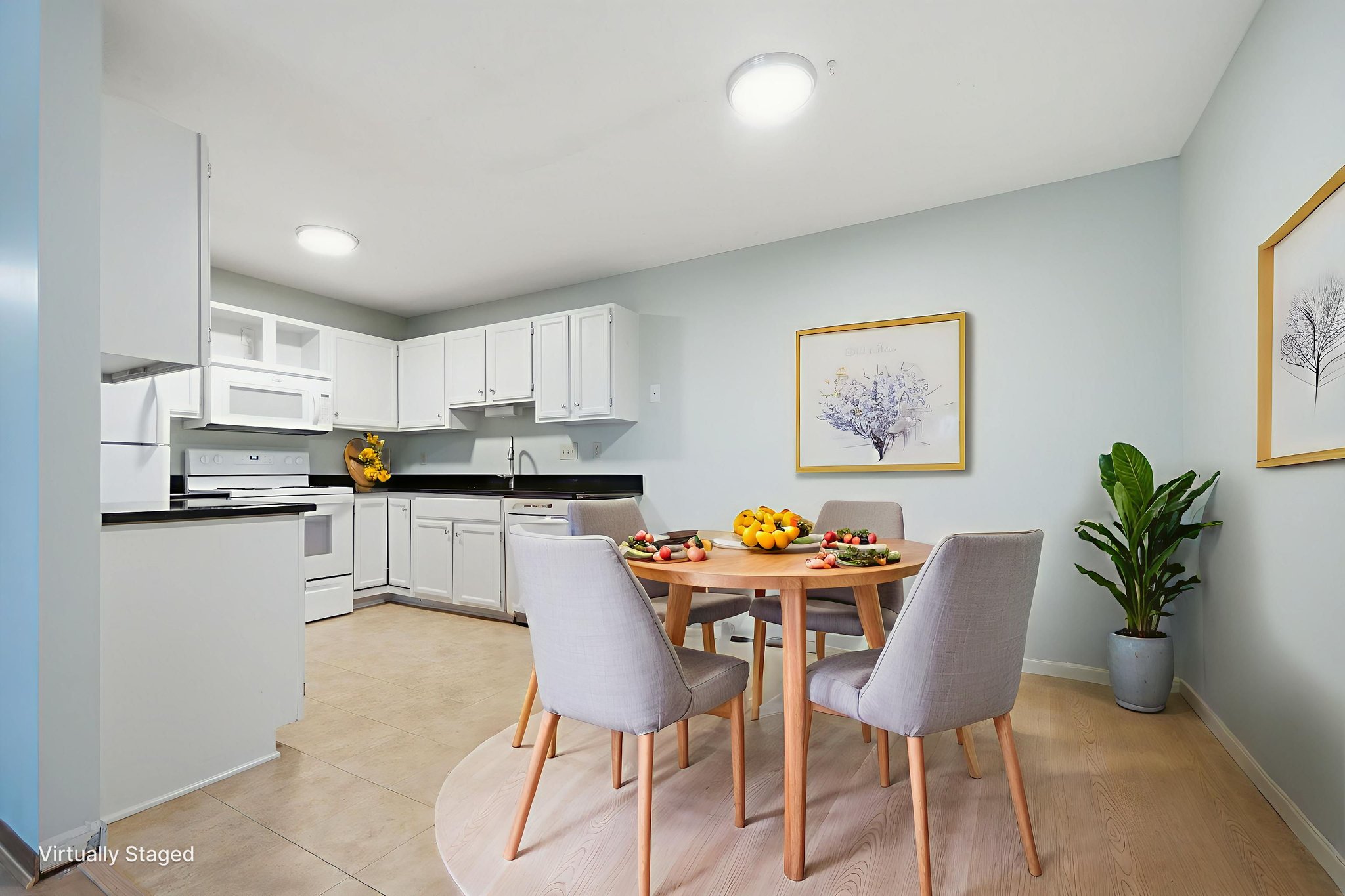 DSC08917 virtually staged.jpeg