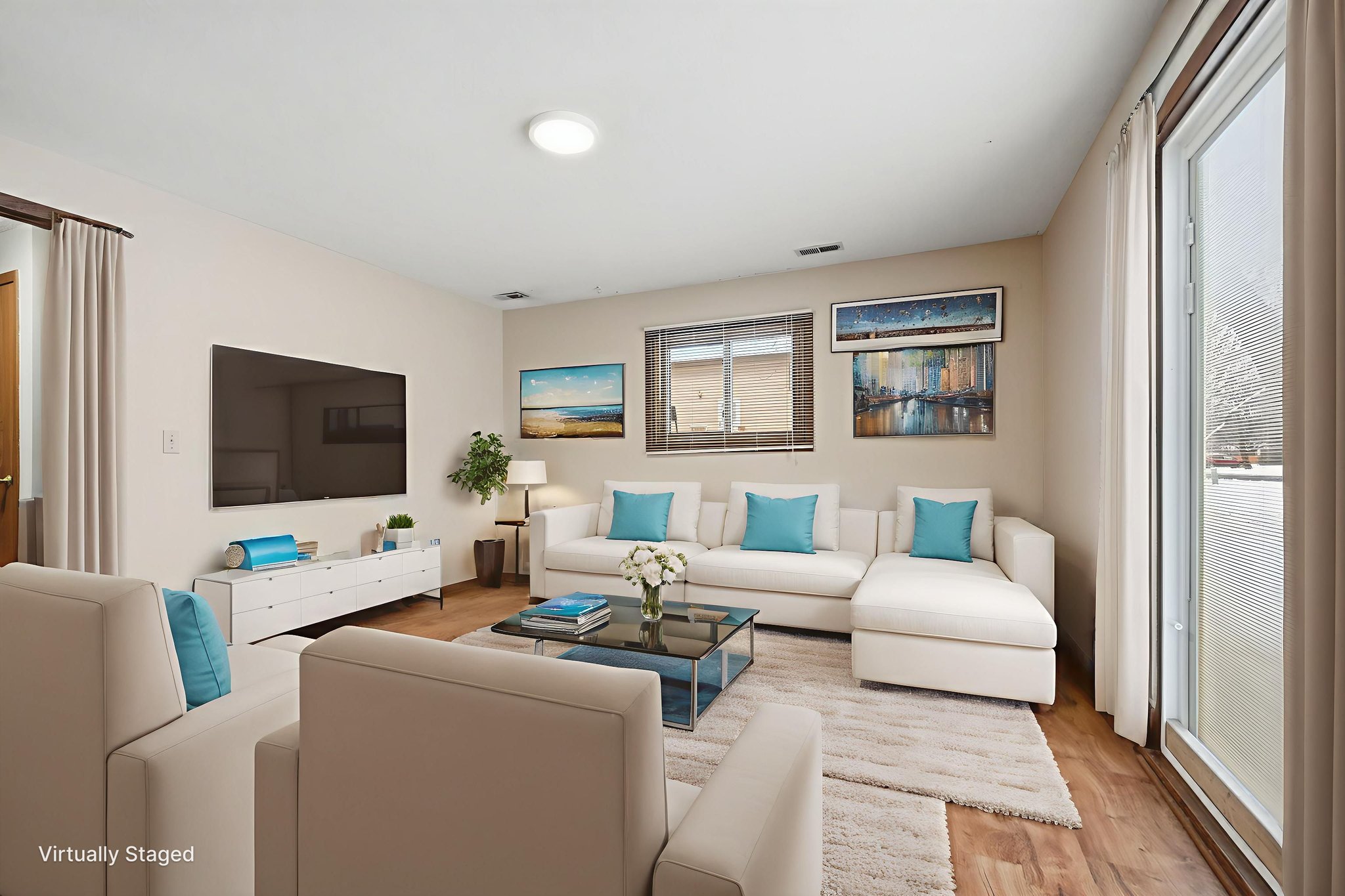 DSC08959 virtually staged.jpeg