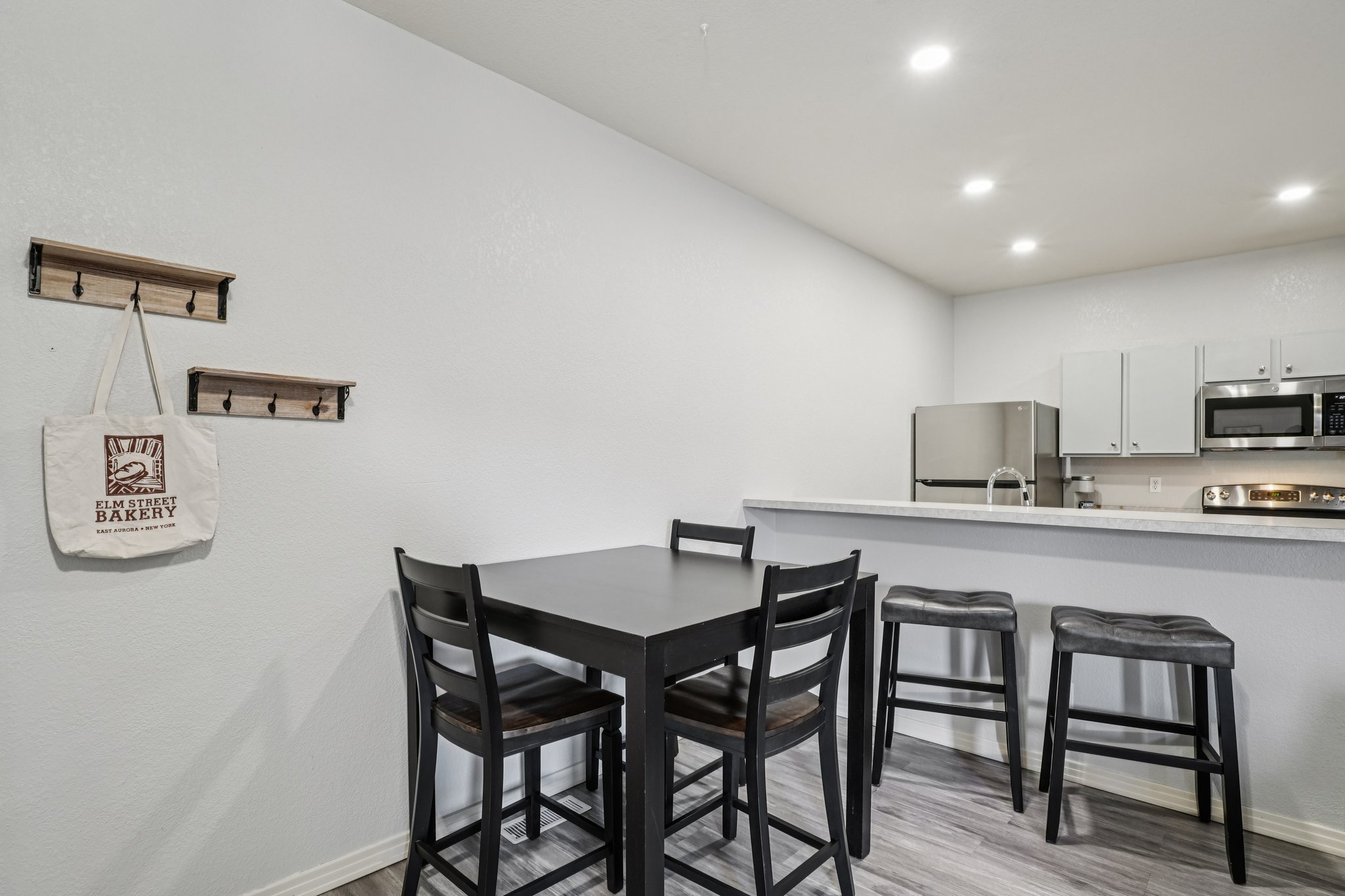 E 119th Pl-S2402-011.jpg