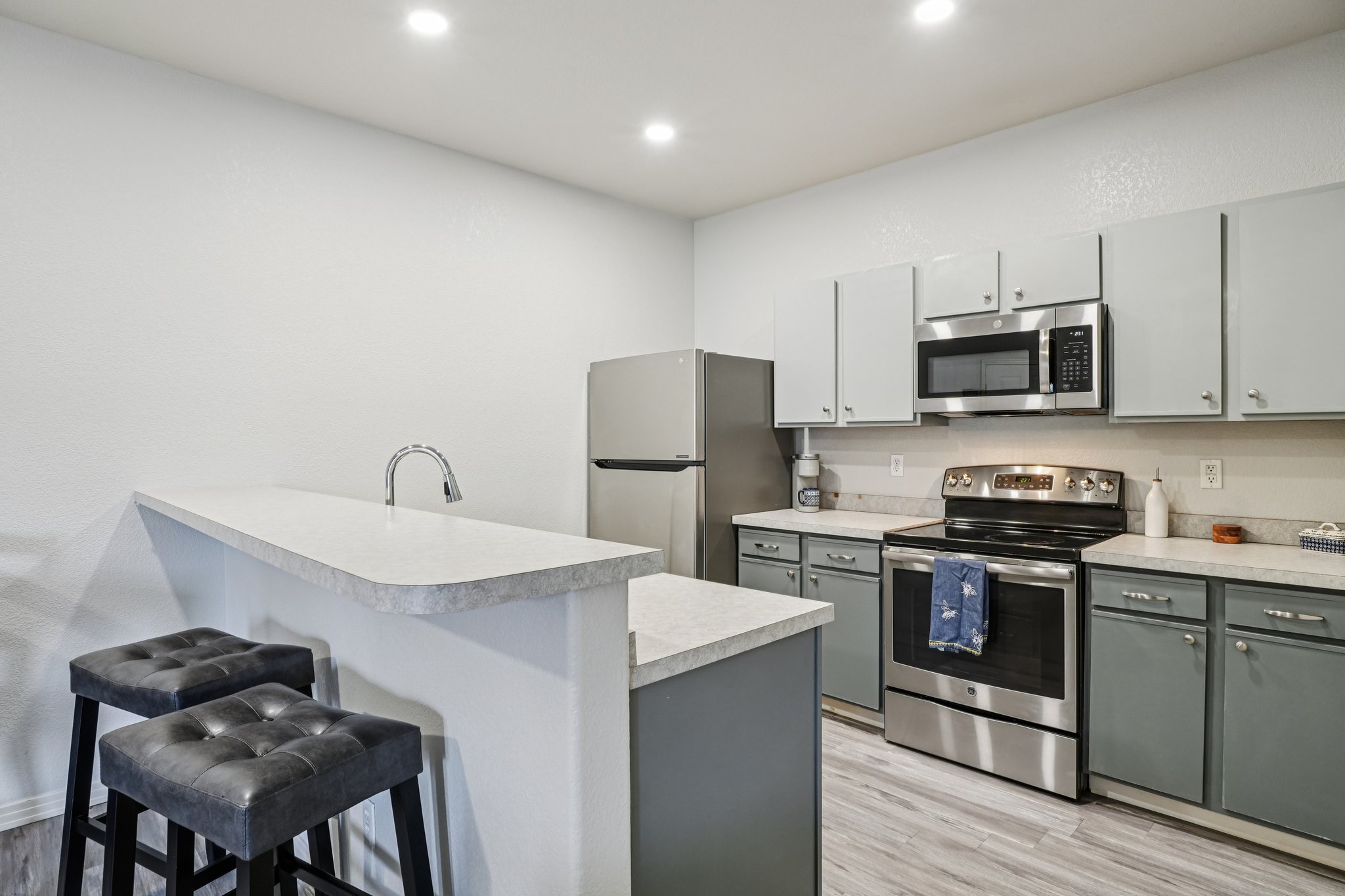 E 119th Pl-S2402-014.jpg