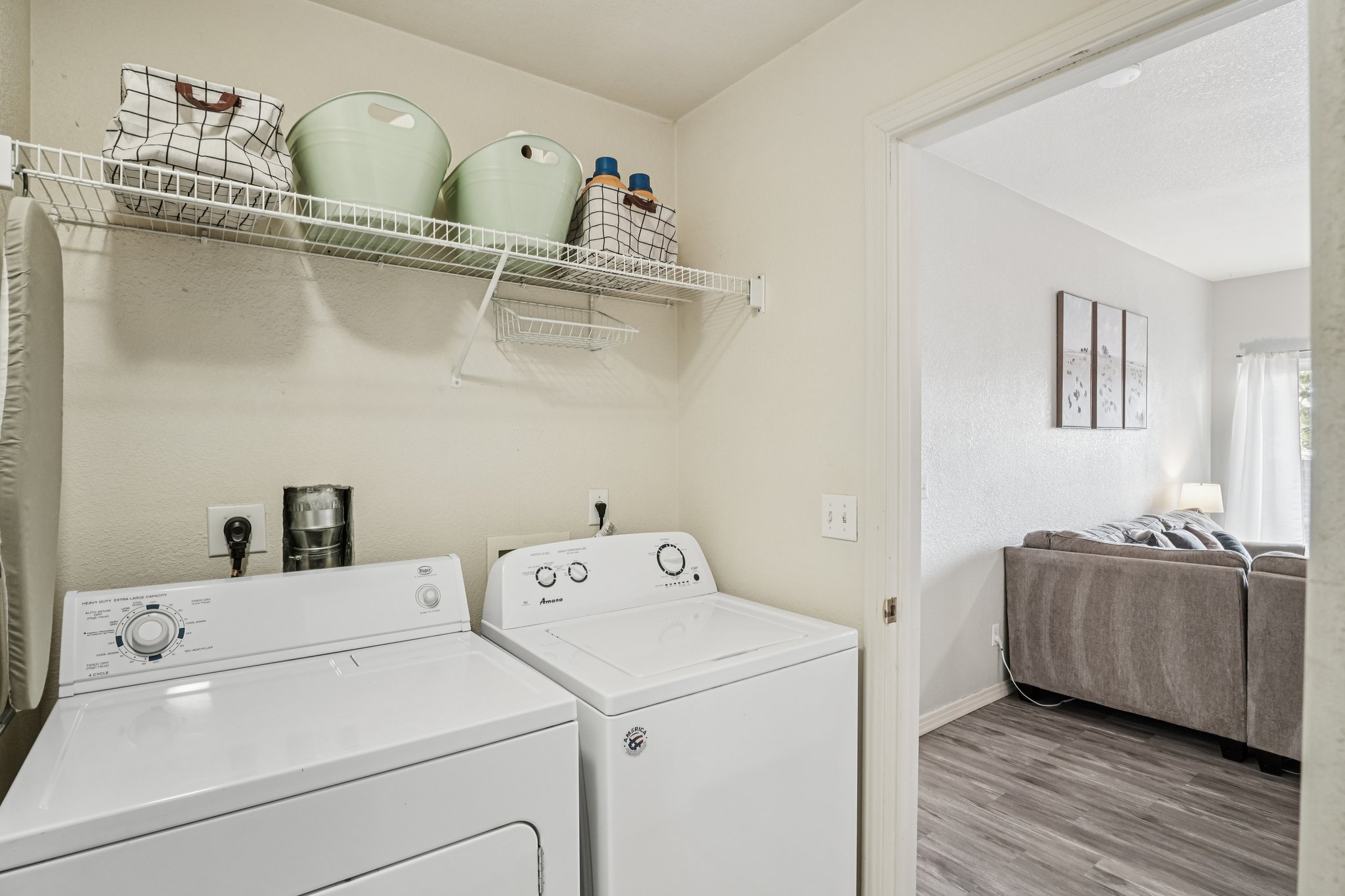 E 119th Pl-S2402-020.jpg