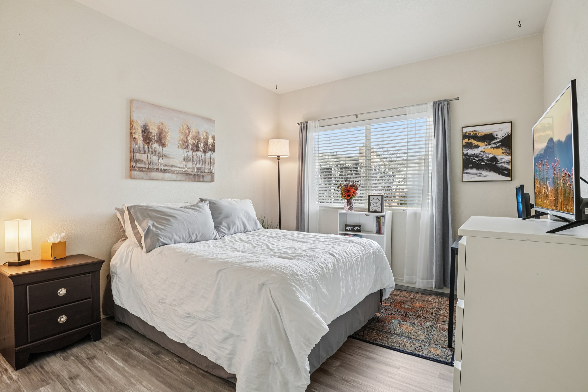 E 119th Pl-S2402-021.jpg