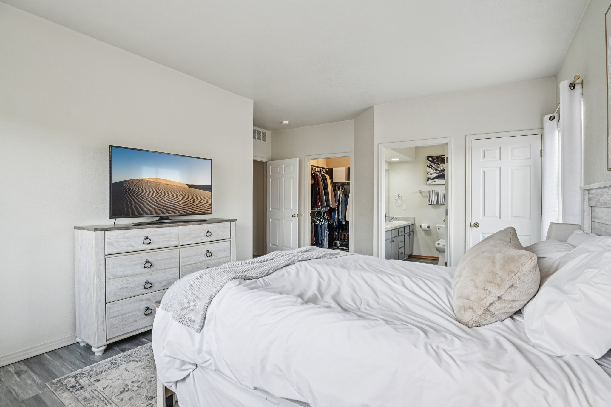 E 119th Pl-S2402-030.jpg