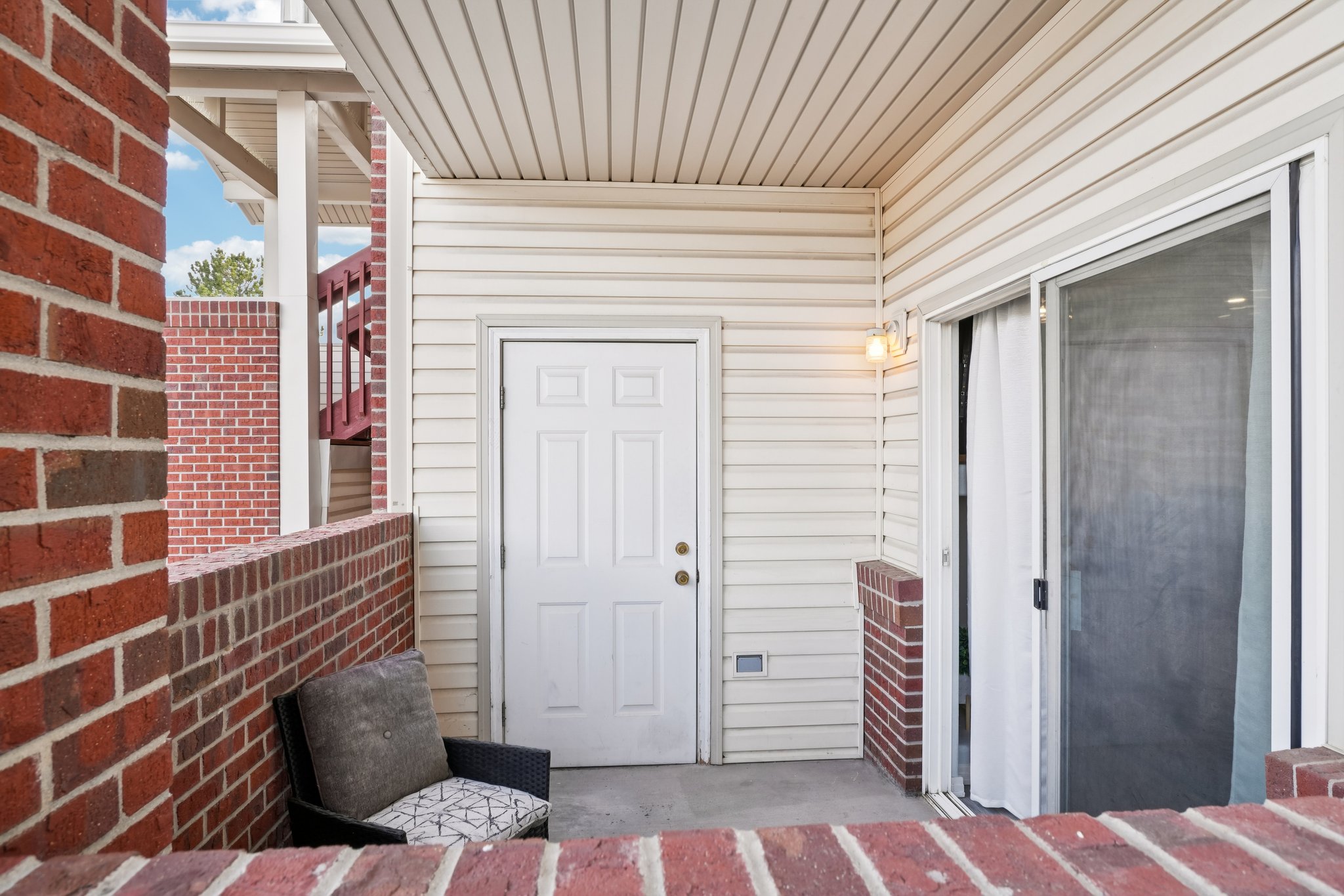 E 119th Pl-S2402-034.jpg