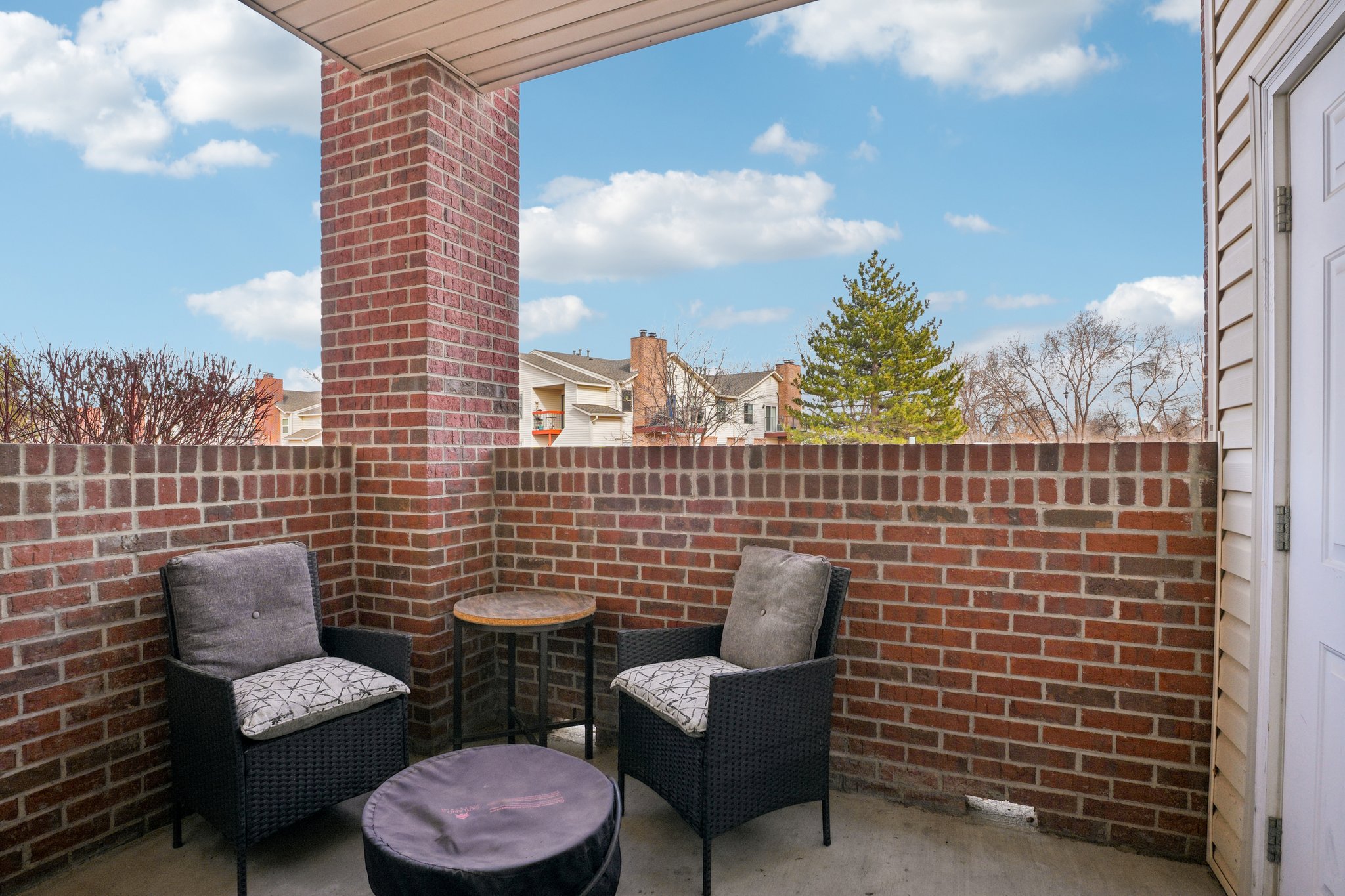 E 119th Pl-S2402-035.jpg