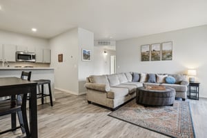 E 119th Pl-S2402-004.jpg