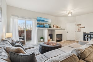 E 119th Pl-S2402-005.jpg