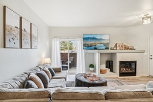 E 119th Pl-S2402-006.jpg