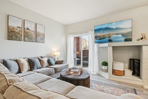 E 119th Pl-S2402-008.jpg