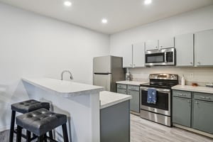 E 119th Pl-S2402-014.jpg