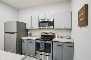 E 119th Pl-S2402-015.jpg