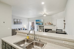 E 119th Pl-S2402-017.jpg