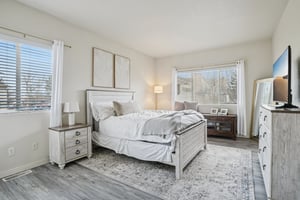 E 119th Pl-S2402-026.jpg