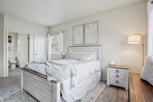 E 119th Pl-S2402-029.jpg