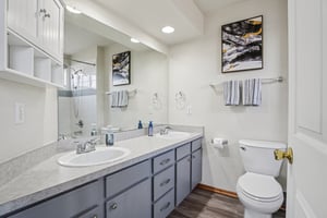 E 119th Pl-S2402-031.jpg