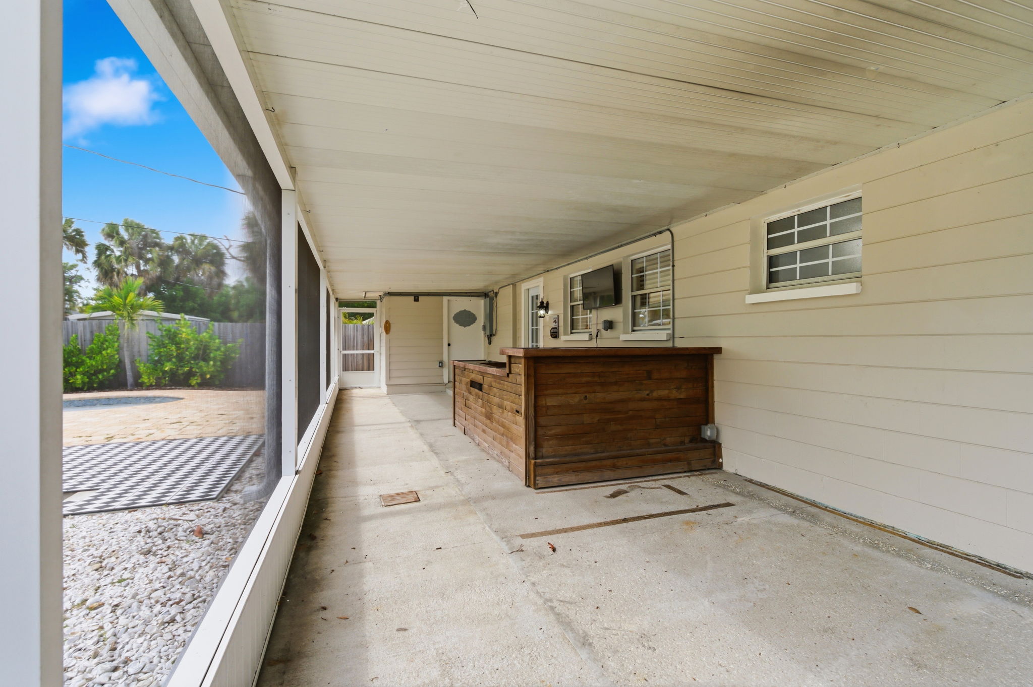 Rear Exteriors (4)