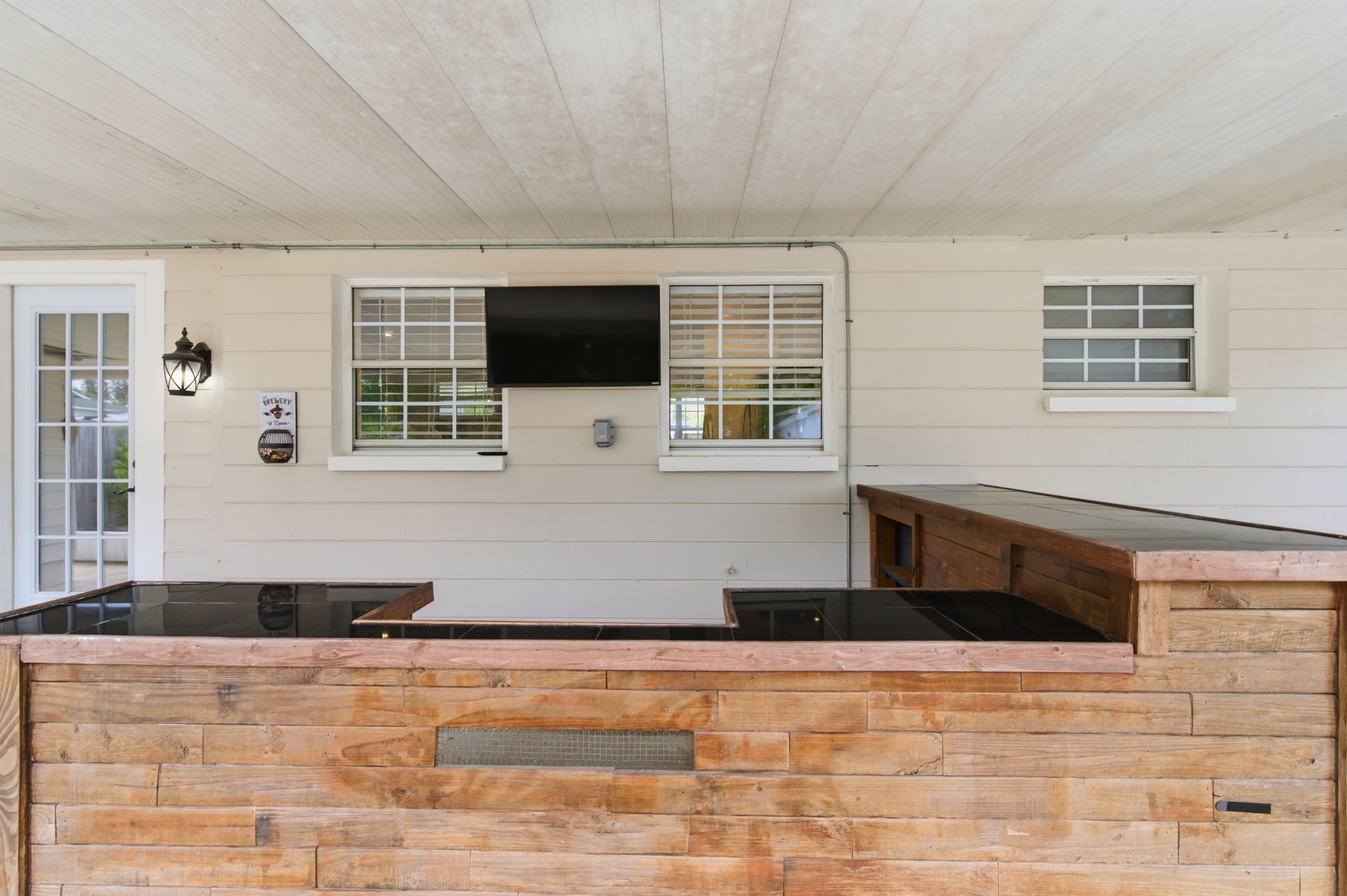 Rear Exteriors (7)