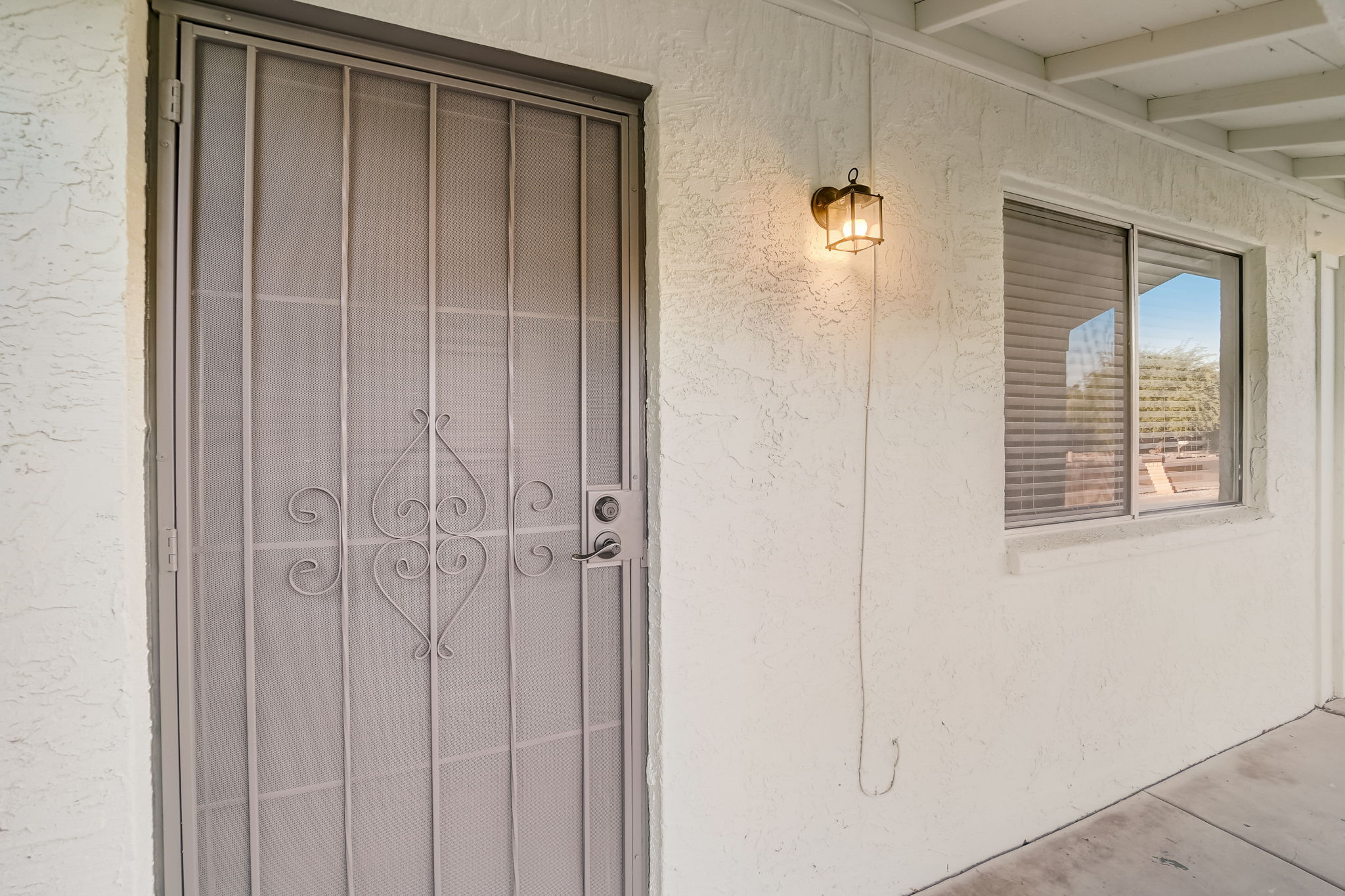 W Desert Hills Dr-004