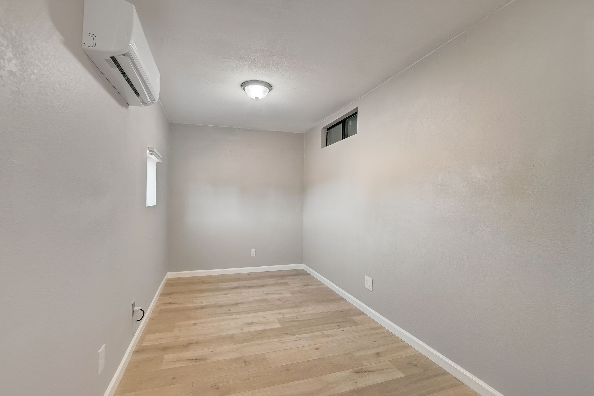W Desert Hills Dr-012