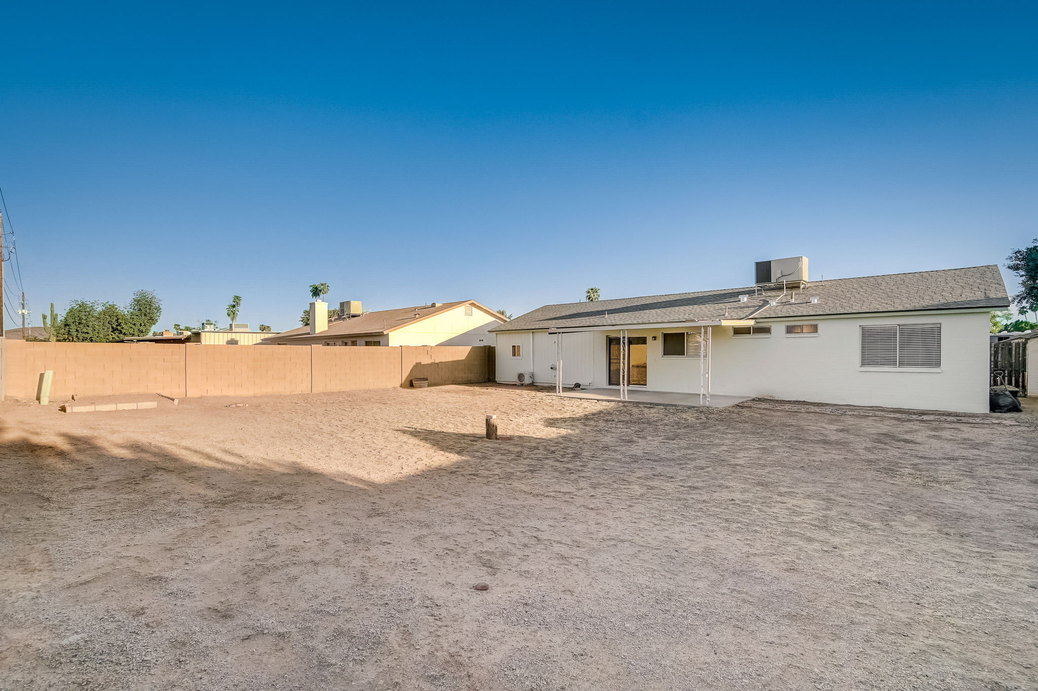W Desert Hills Dr-026