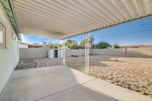 W Desert Hills Dr-024