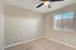 W Desert Hills Dr-014