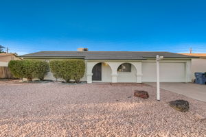 W Desert Hills Dr-002