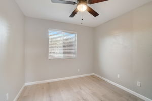 W Desert Hills Dr-017