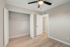 W Desert Hills Dr-016