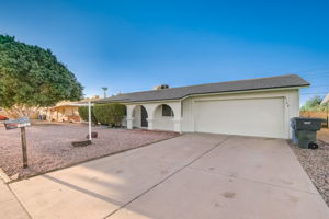 W Desert Hills Dr-003