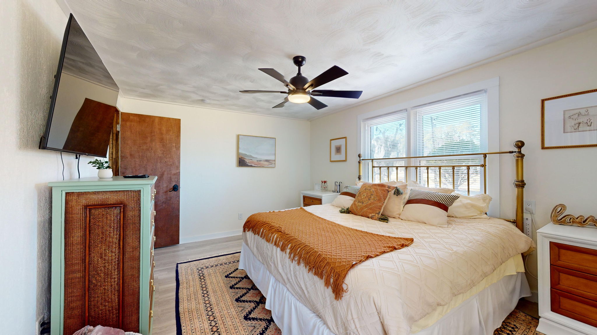 Unit A Bedroom 2 w/ All the Comforts