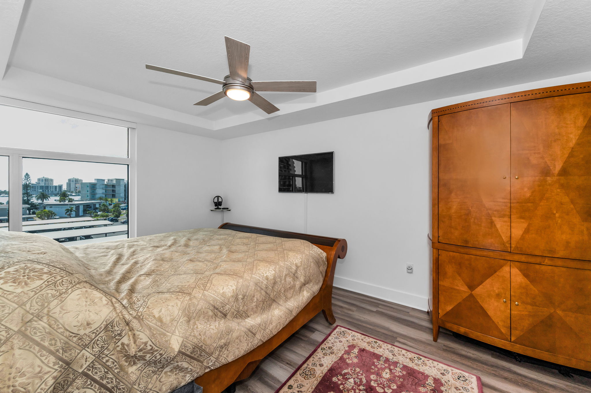 Master Bedroom1b