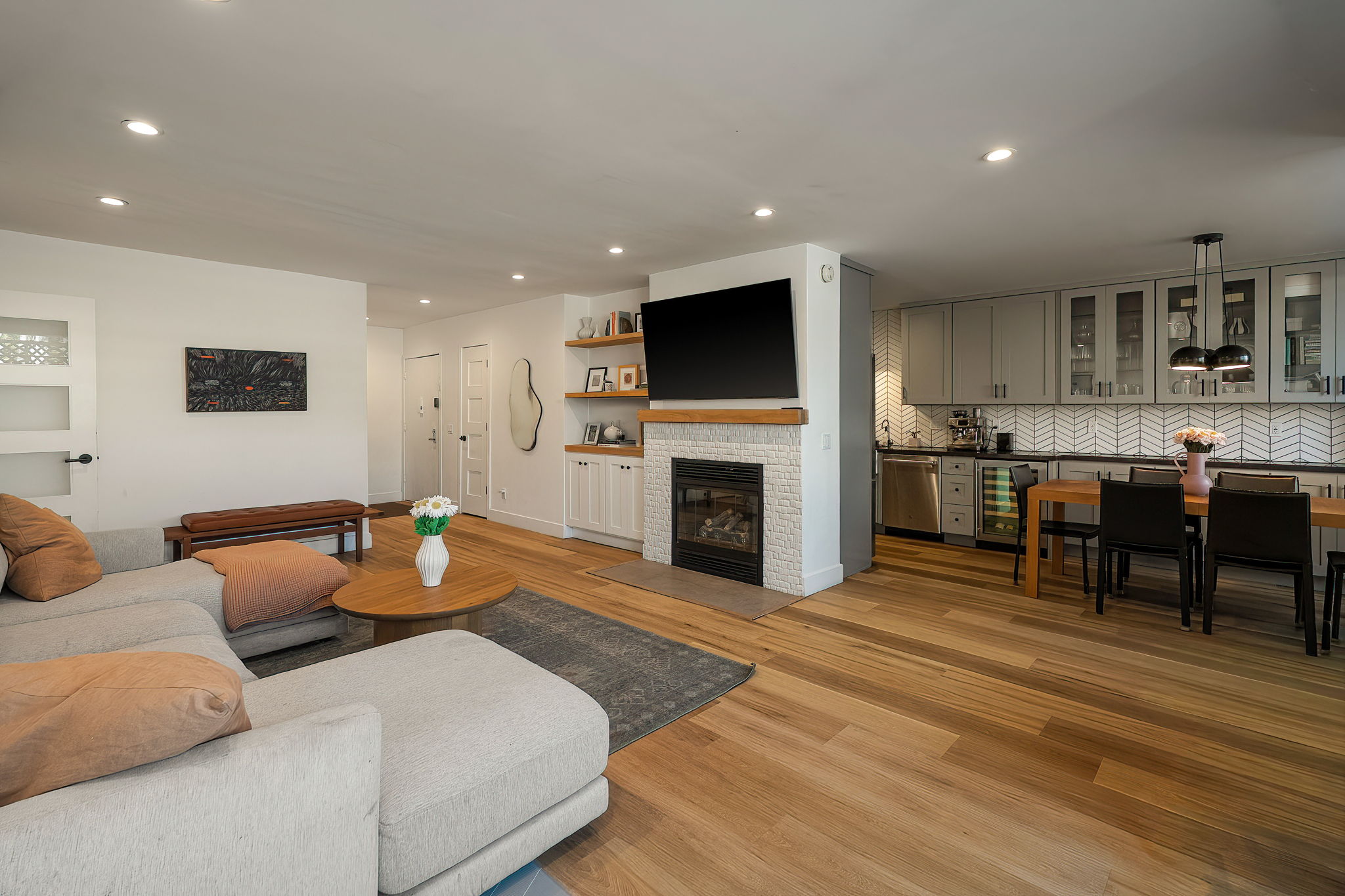 415 Montana Avenue 107-4