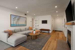 415 Montana Avenue 107-2