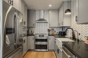 415 Montana Avenue 107-9