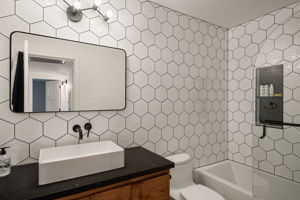 415 Montana Avenue 107-10