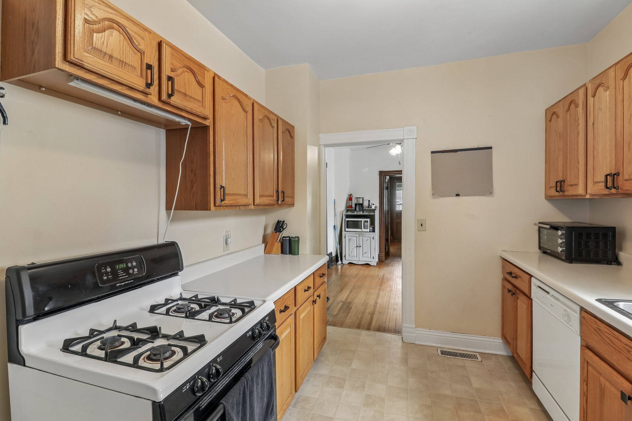 N Taylor St-S0206-013.jpg